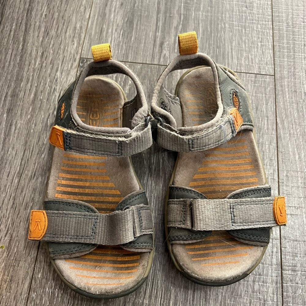 Keen Sandals Riley Summer Strappy Sandal Size 11 Boys Green